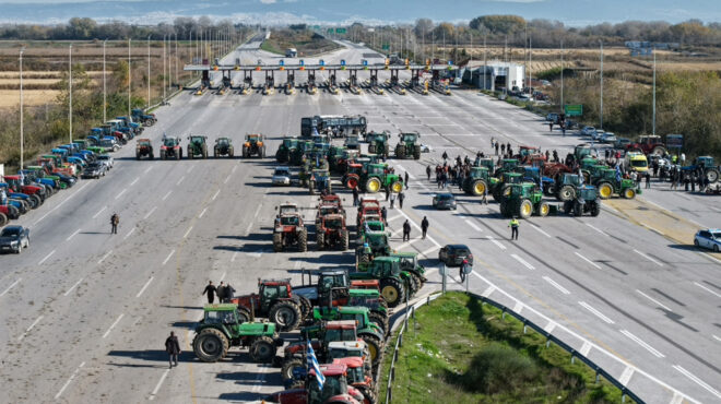 λάρισα-κτηνοτρόφοι-πέταξαν-γάλα-και-ά-563952673