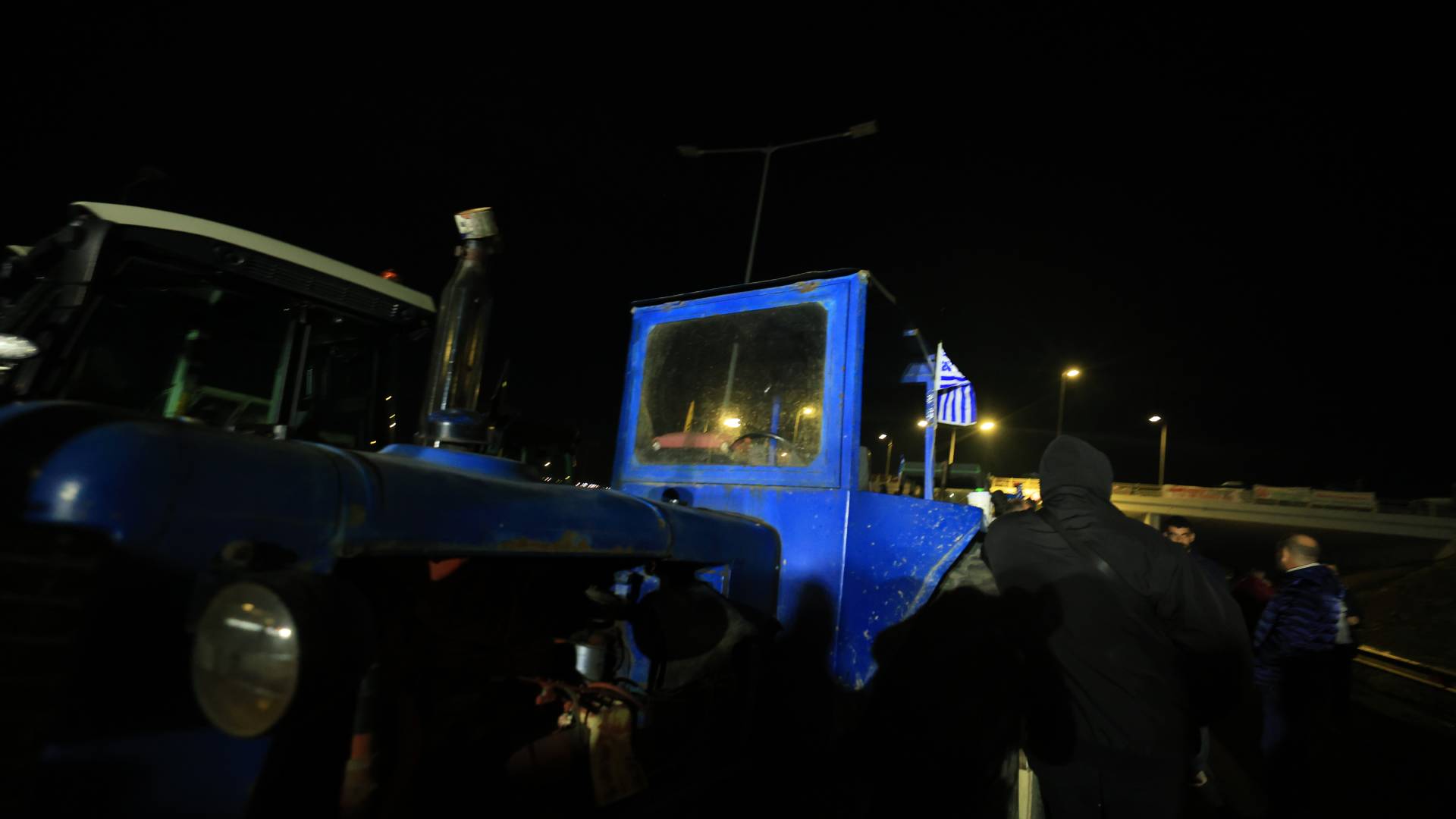 Ενισχύουν τα μπλόκα οι αγρότες: Τρακτέρ σε Μάλγαρα, Νίκαια, Καρδίτσα-2