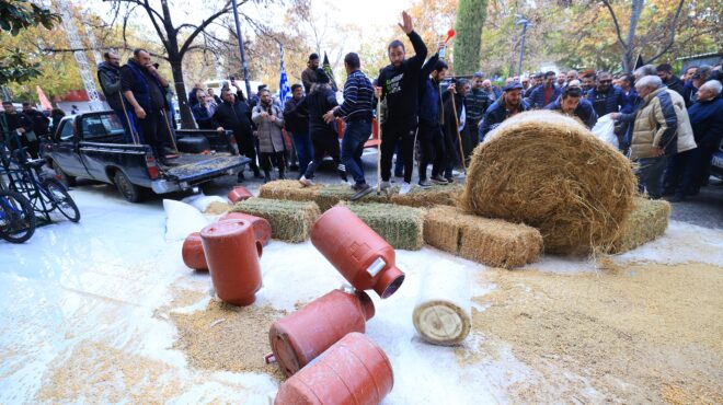 λάρισα-κτηνοτρόφοι-πέταξαν-γάλα-και-ά-563952769
