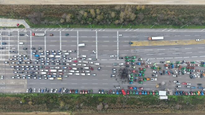 ενισχύουν-τα-μπλόκα-τους-οι-αγρότες-563957164