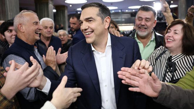 τα-καινούργια-ρούχα-του-αλέξη-τσίπρα-563962645