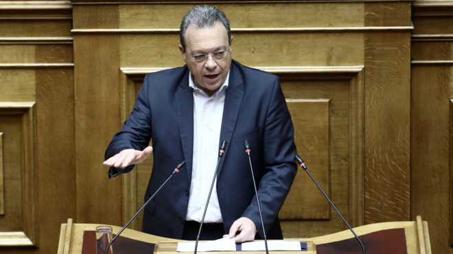 θεωρείο-μήνυμα-προς-κάθε-κατεύθυνση-563965441