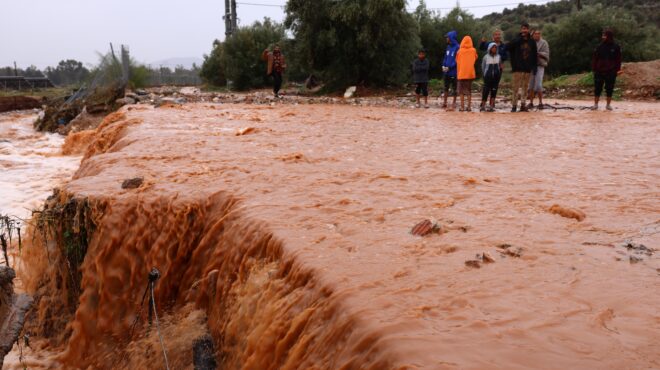 αγωγός-ομβρίων-υδάτων-παραμένει-τυφλ-563959468