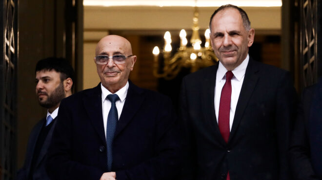 συνάντηση-σίσι-χαφτάρ-στο-τραπέζι-α-563961988