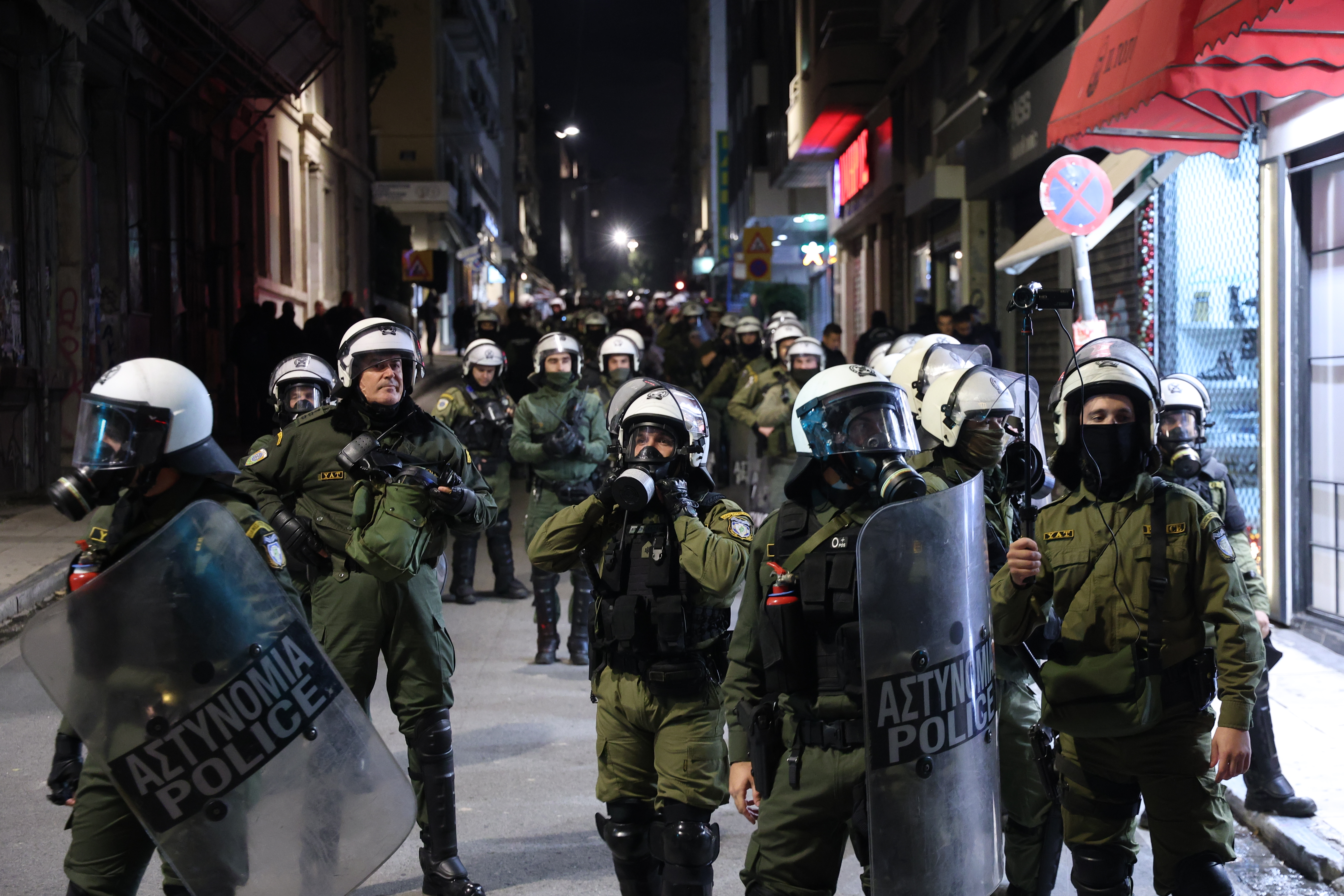 Επέτειος Γρηγορόπουλου: Ενταση στο κέντρο της Αθήνας – 15 συλλήψεις-15