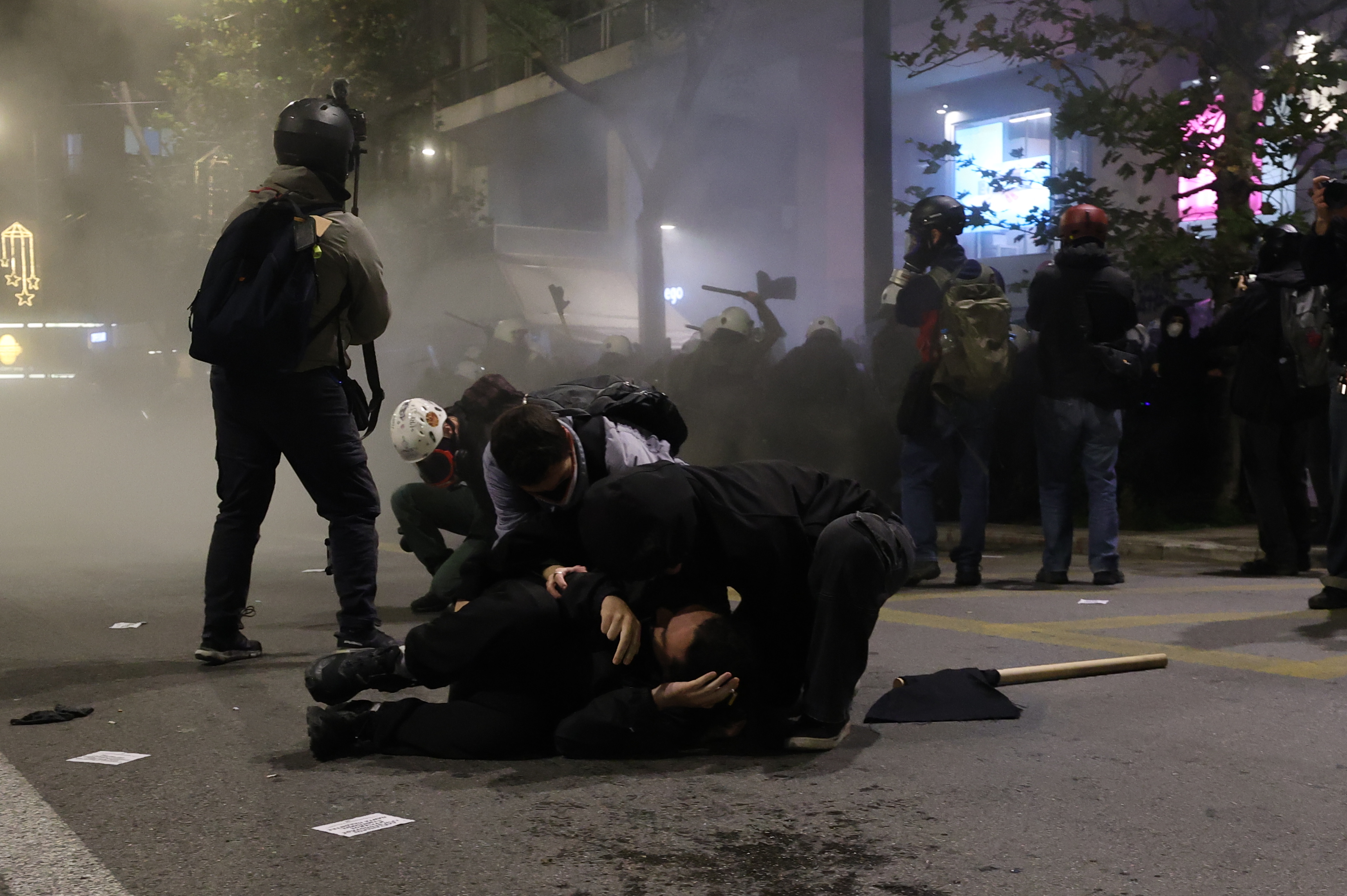 Επέτειος Γρηγορόπουλου: Ενταση στο κέντρο της Αθήνας – 15 συλλήψεις-1