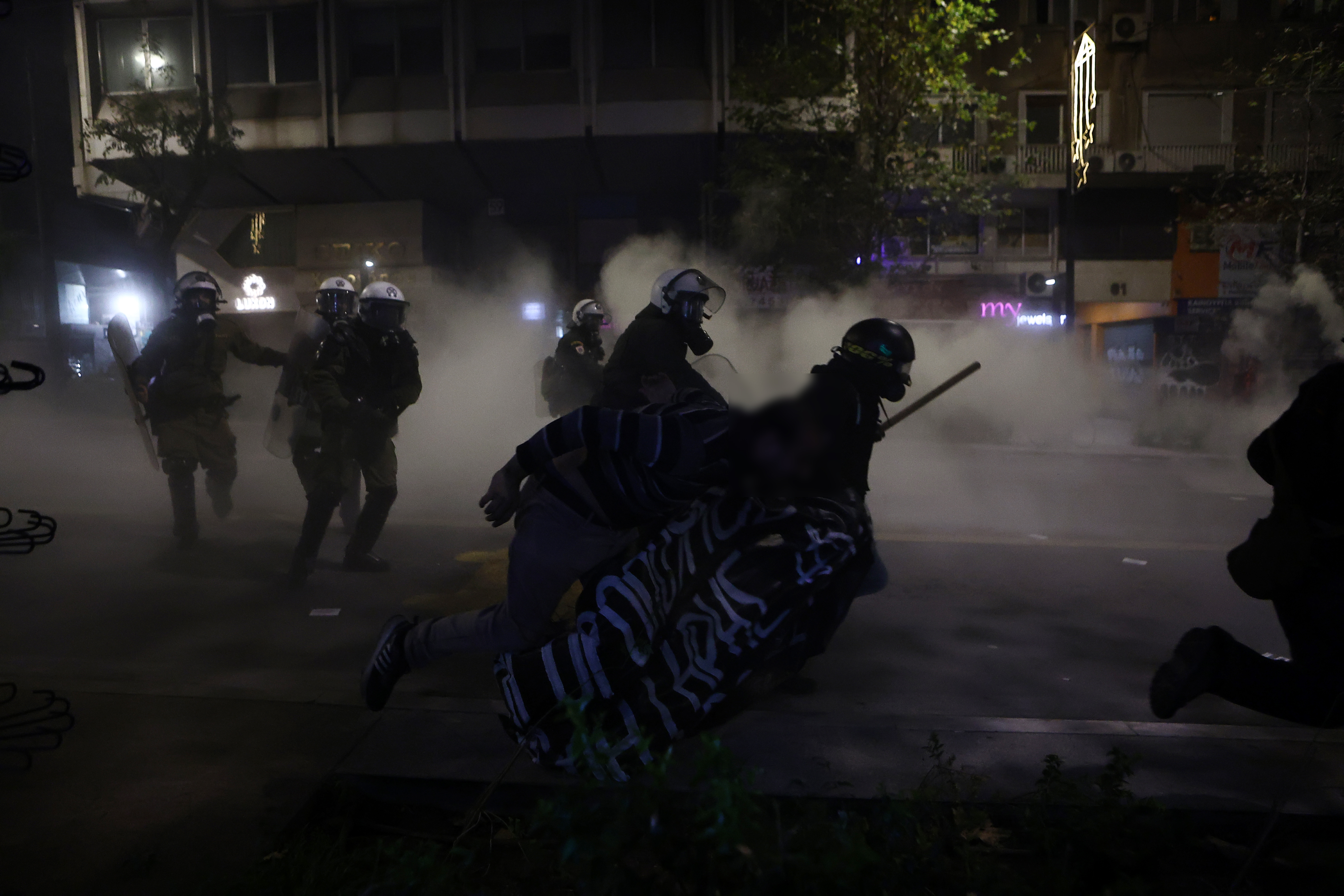 Επέτειος Γρηγορόπουλου: Ενταση στο κέντρο της Αθήνας – 15 συλλήψεις-4