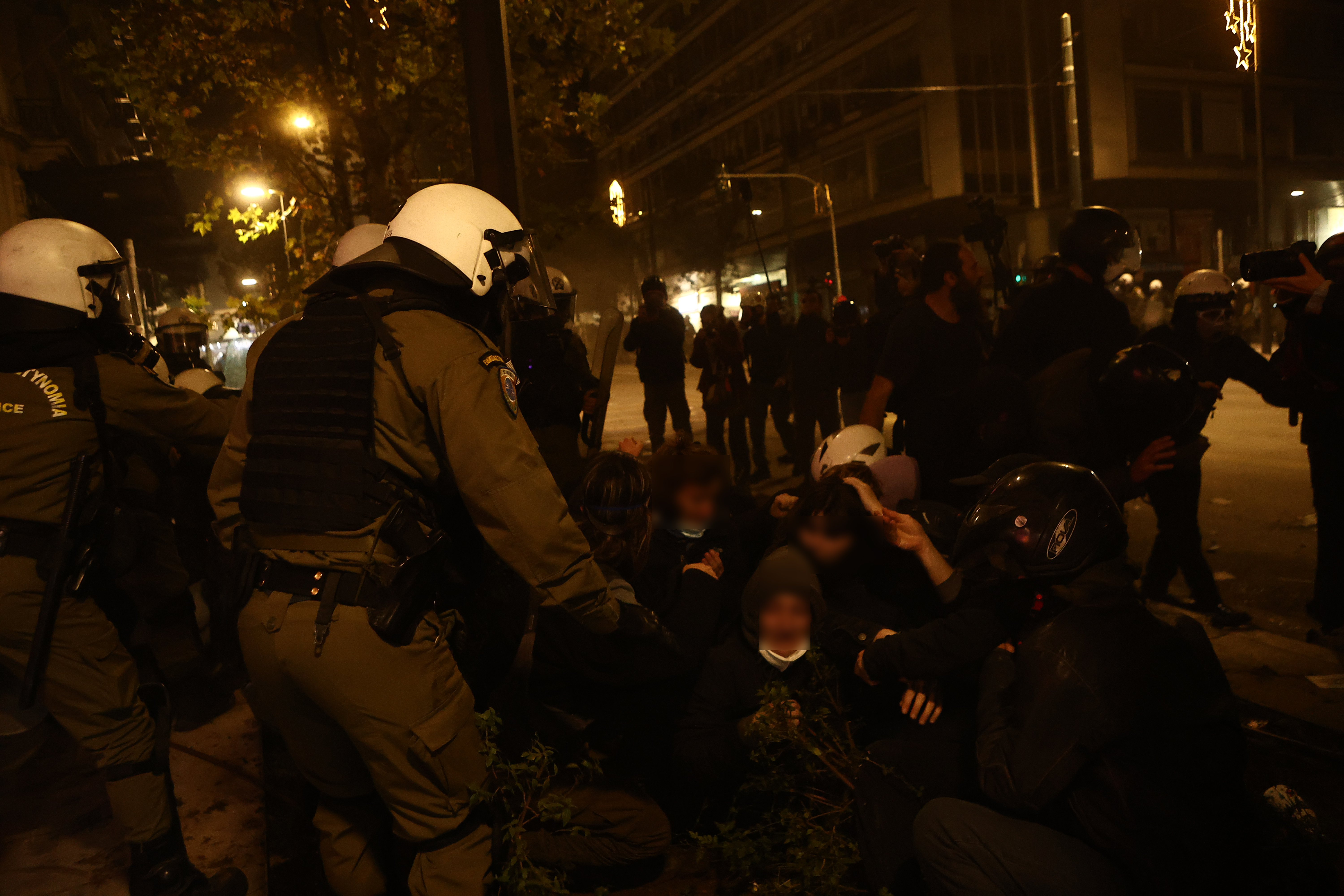 Επέτειος Γρηγορόπουλου: Ενταση στο κέντρο της Αθήνας – 15 συλλήψεις-5