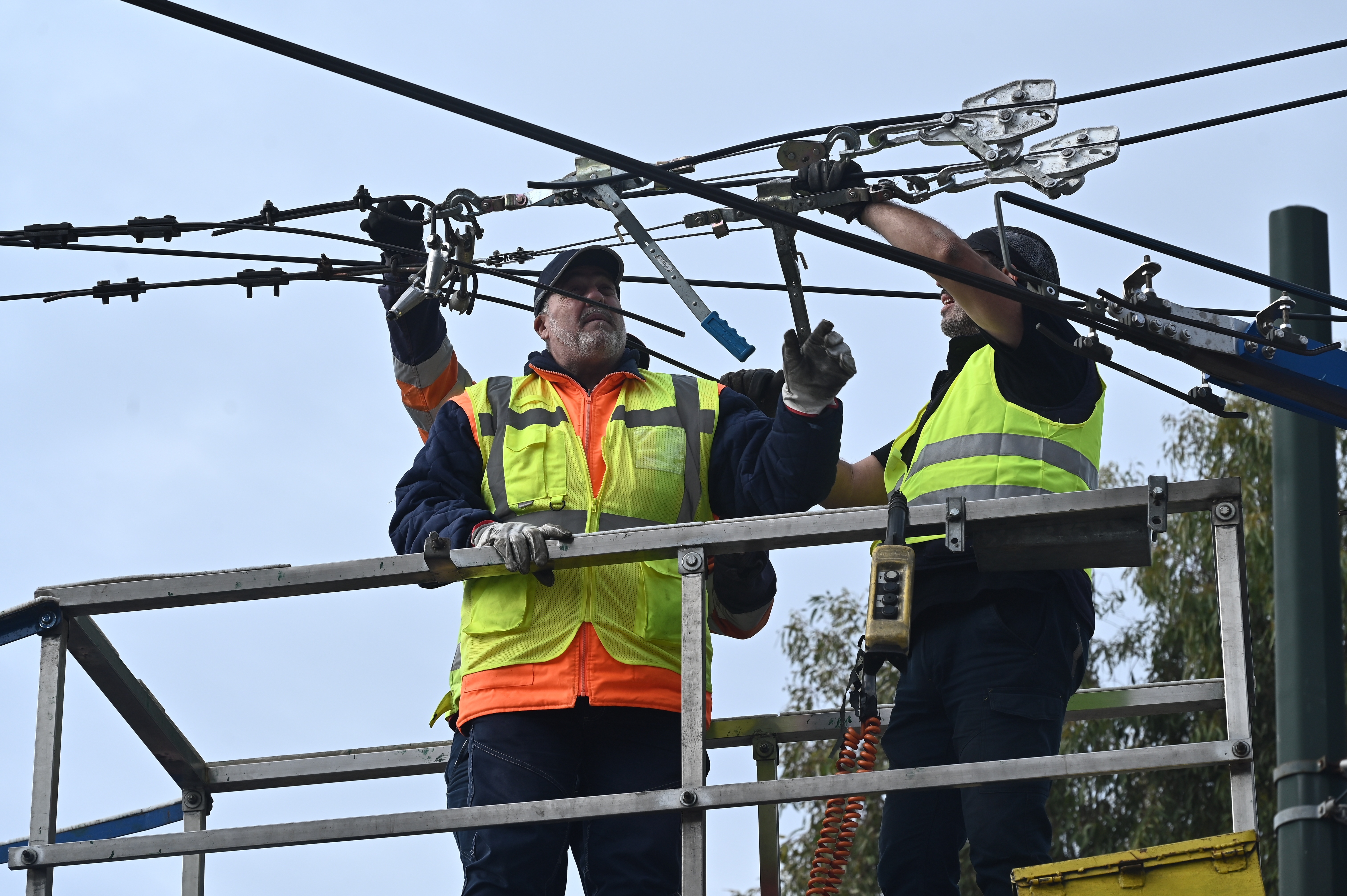 Ξεκίνησε το ξήλωμα του δικτύου τρόλεϊ στον Πειραιά-2