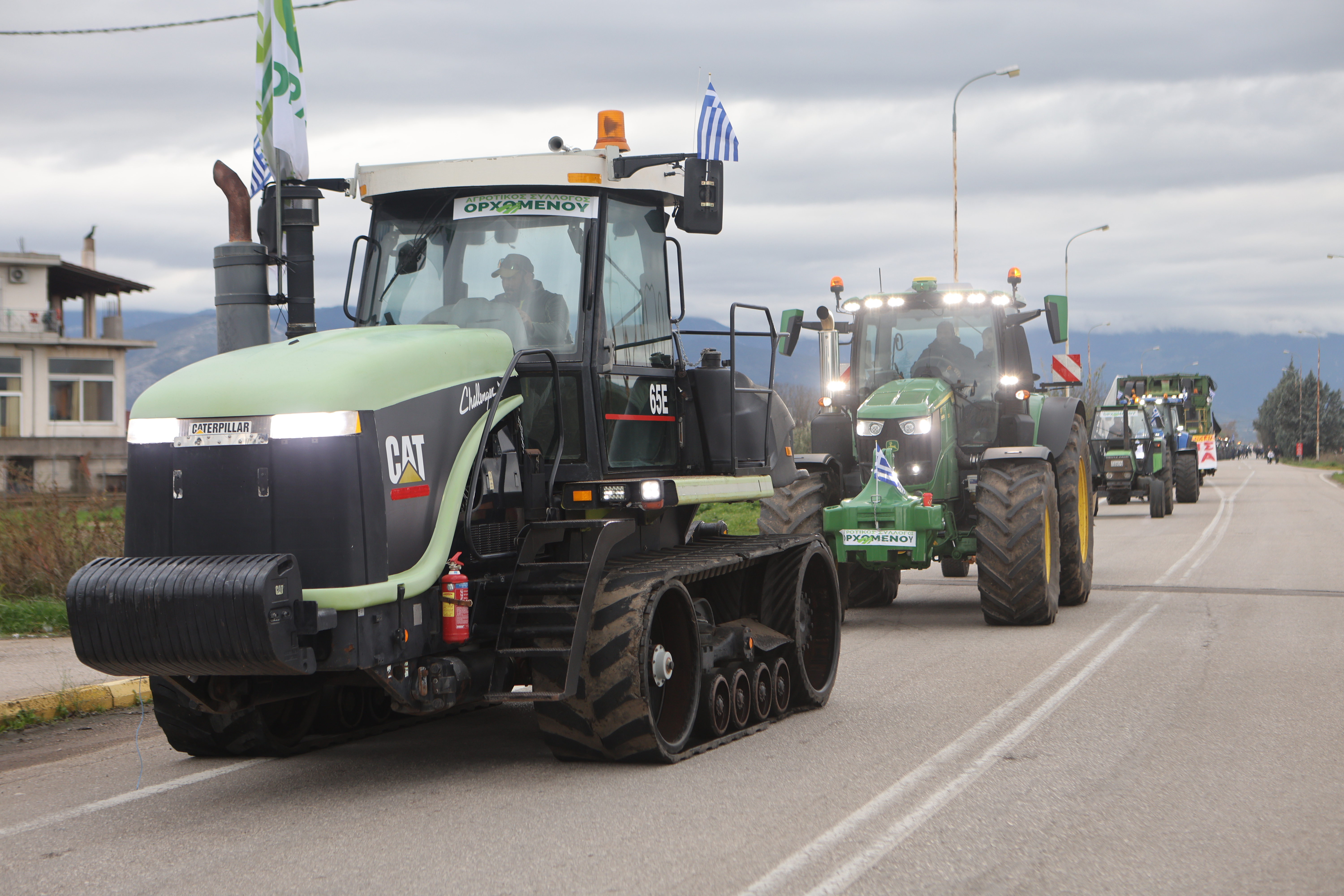 Πυκνώνουν τα αγροτικά μπλόκα στην Αθηνών – Λαμίας-2