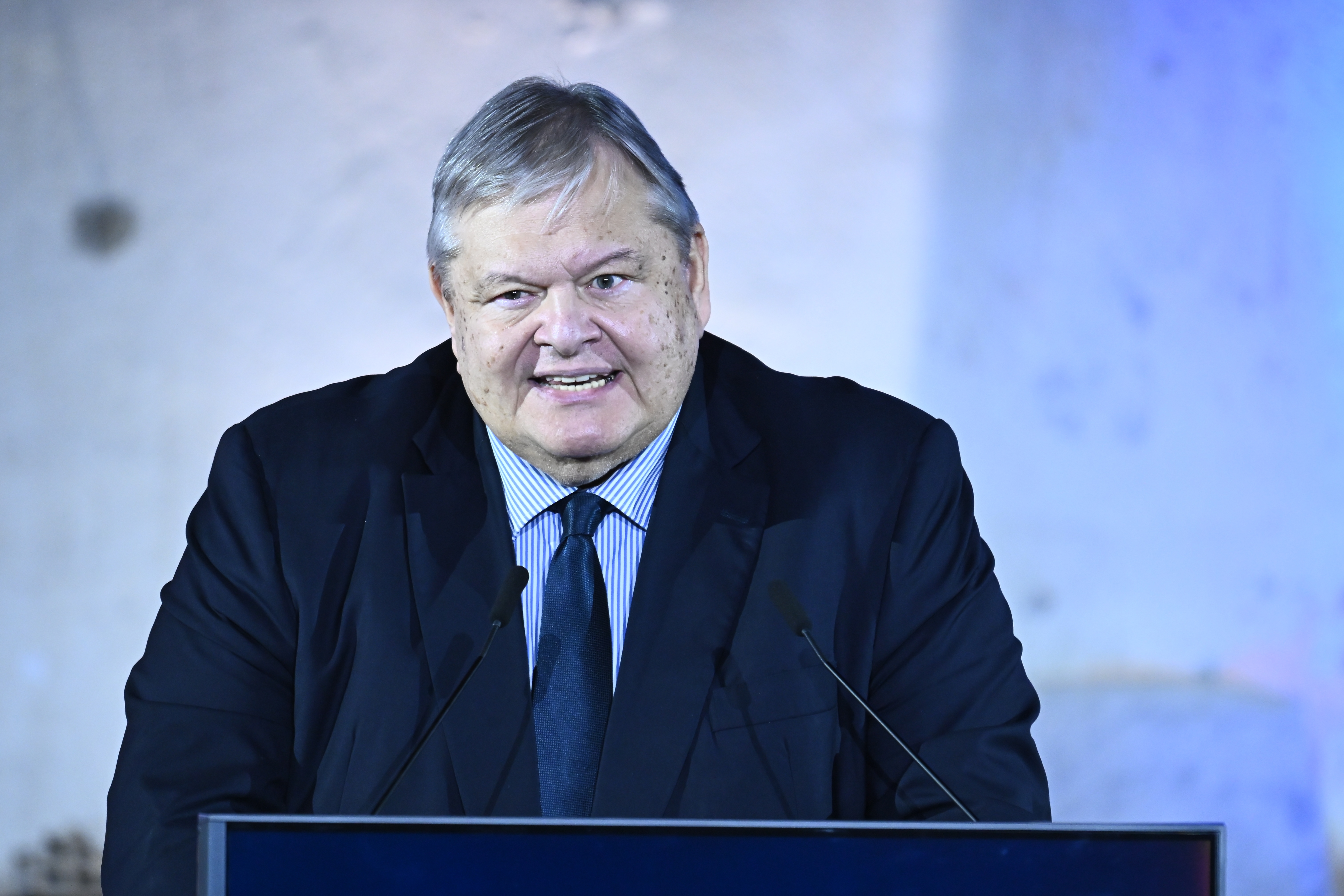 Αιχμές Καραμανλή και Βενιζέλου για Δικαιοσύνη και κρίση εμπιστοσύνης των πολιτών-2