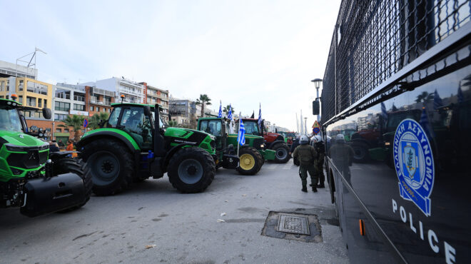 αποχωρούν-οι-αγρότες-από-το-λιμάνι-του-563967760