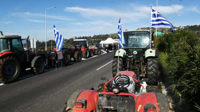 οι-αγρότες-στα-άκρα-και-οι-βουλευτές-στ-563969494