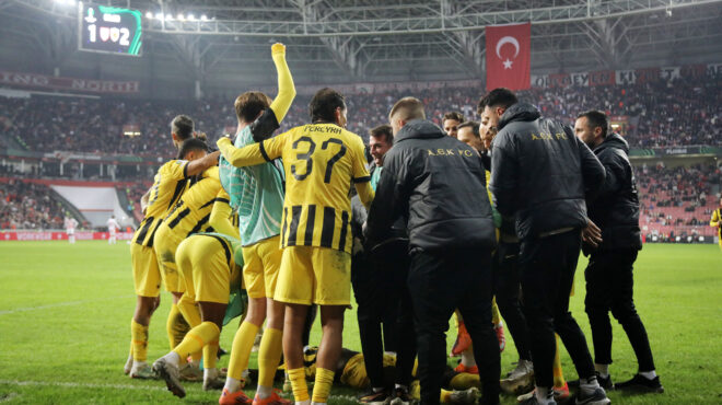 σπουδαία-νίκη-για-την-αεκ-μέσα-στη-σαμψ-563970985