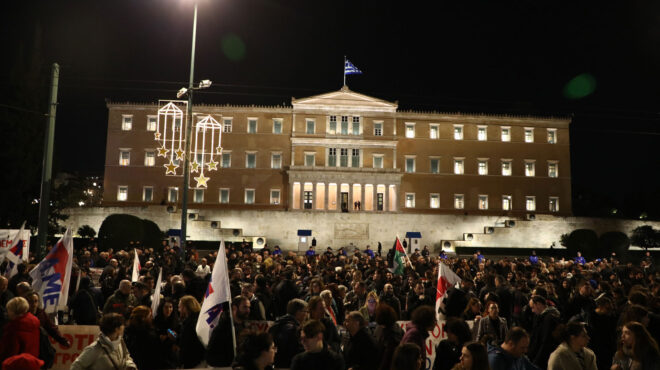 συγκέντρωση-διαμαρτυρίας-έξω-από-τη-β-563979259