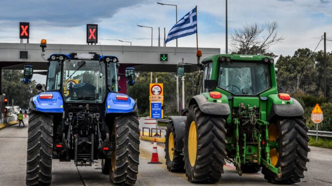 αγρότες-παραμένουν-στα-μπλόκα-νέα-σ-563988193