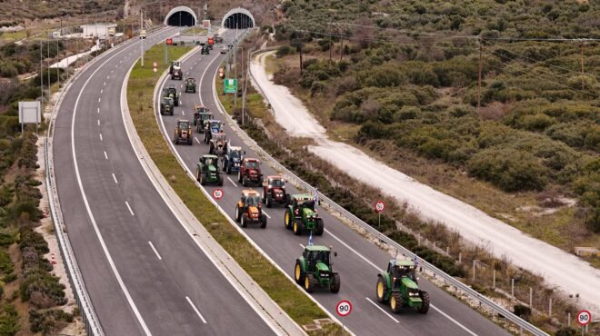 αγρότες-κλιμακώνονται-οι-κινητοποιή-563998015