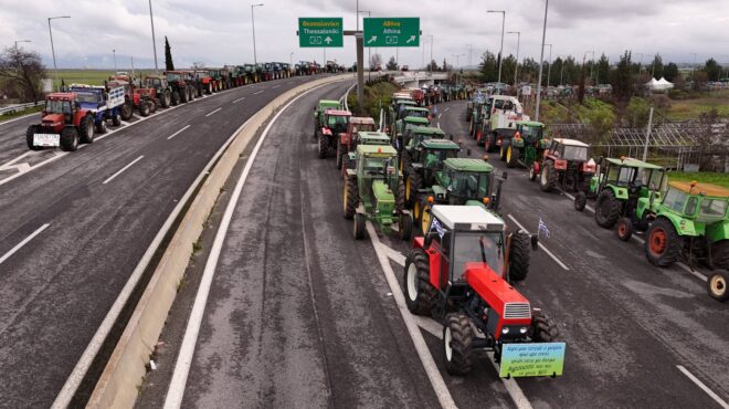 αγρότες-πρωτοχρονιά-στα-μπλόκα-ποι-563996623