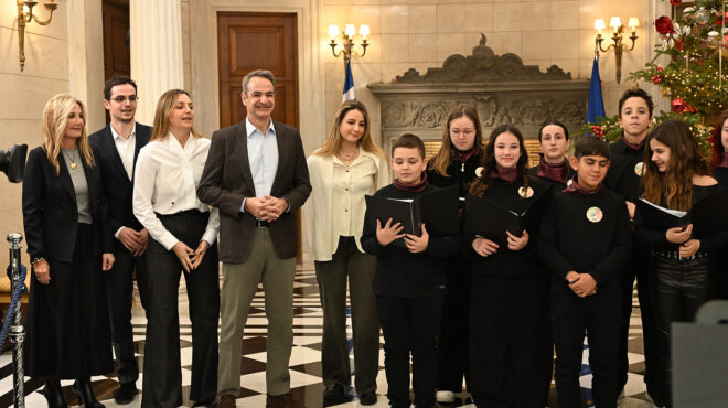 τα-κάλαντα-των-χριστουγέννων-στον-μητ-563993035