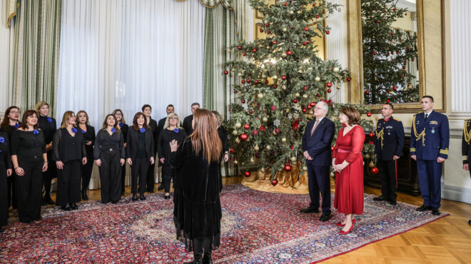 χριστουγεννιάτικα-κάλαντα-στον-κωνσ-563993068