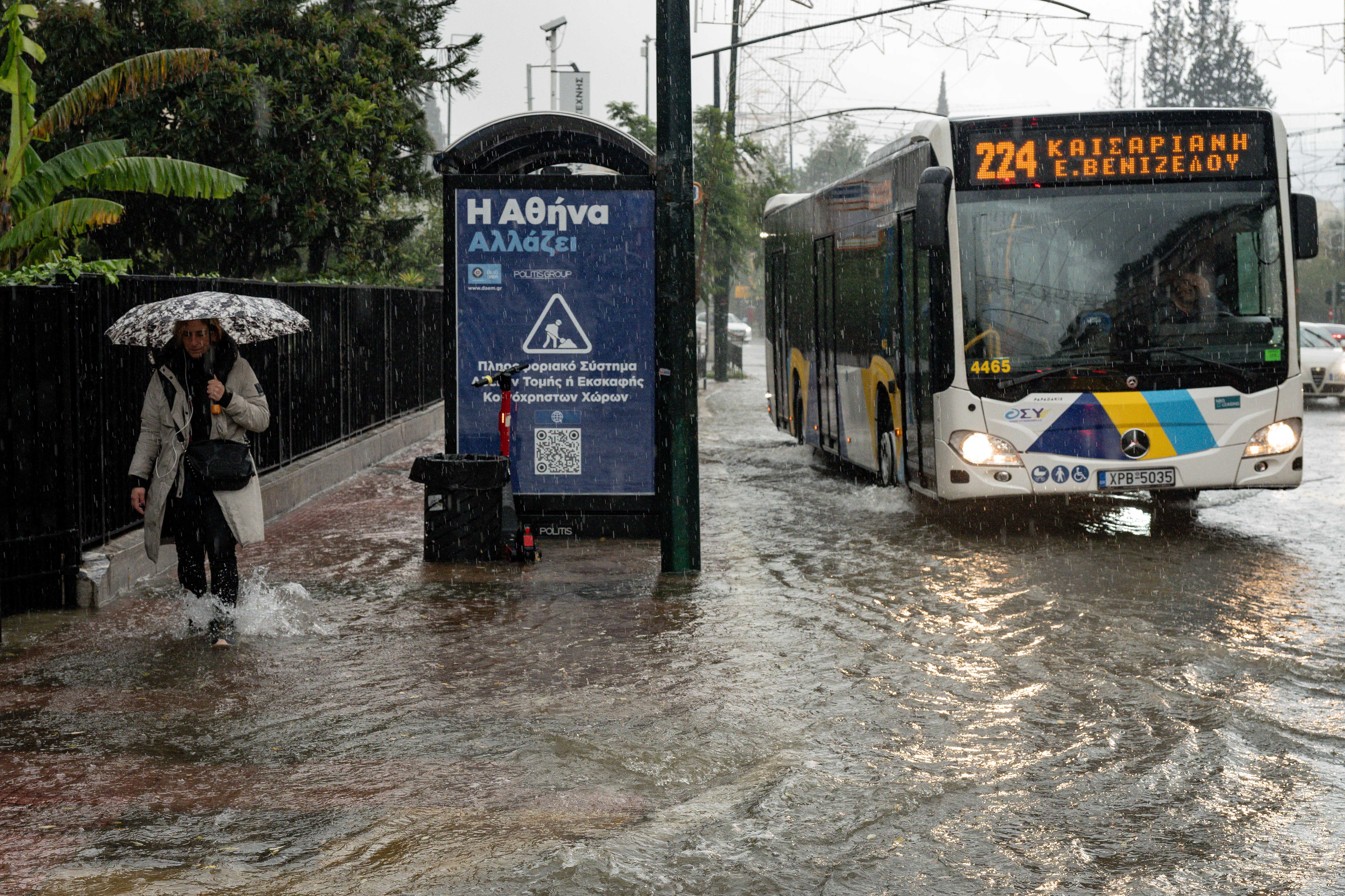 Καταιγίδα στην Αττική: Προβλήματα σε κεντρικούς δρόμους-4