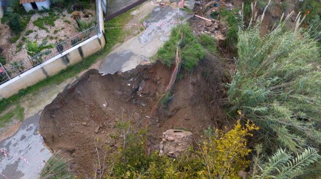 αγιος-δημήτριος-καθίζηση-5-μέτρων-στο-ρ-563994574