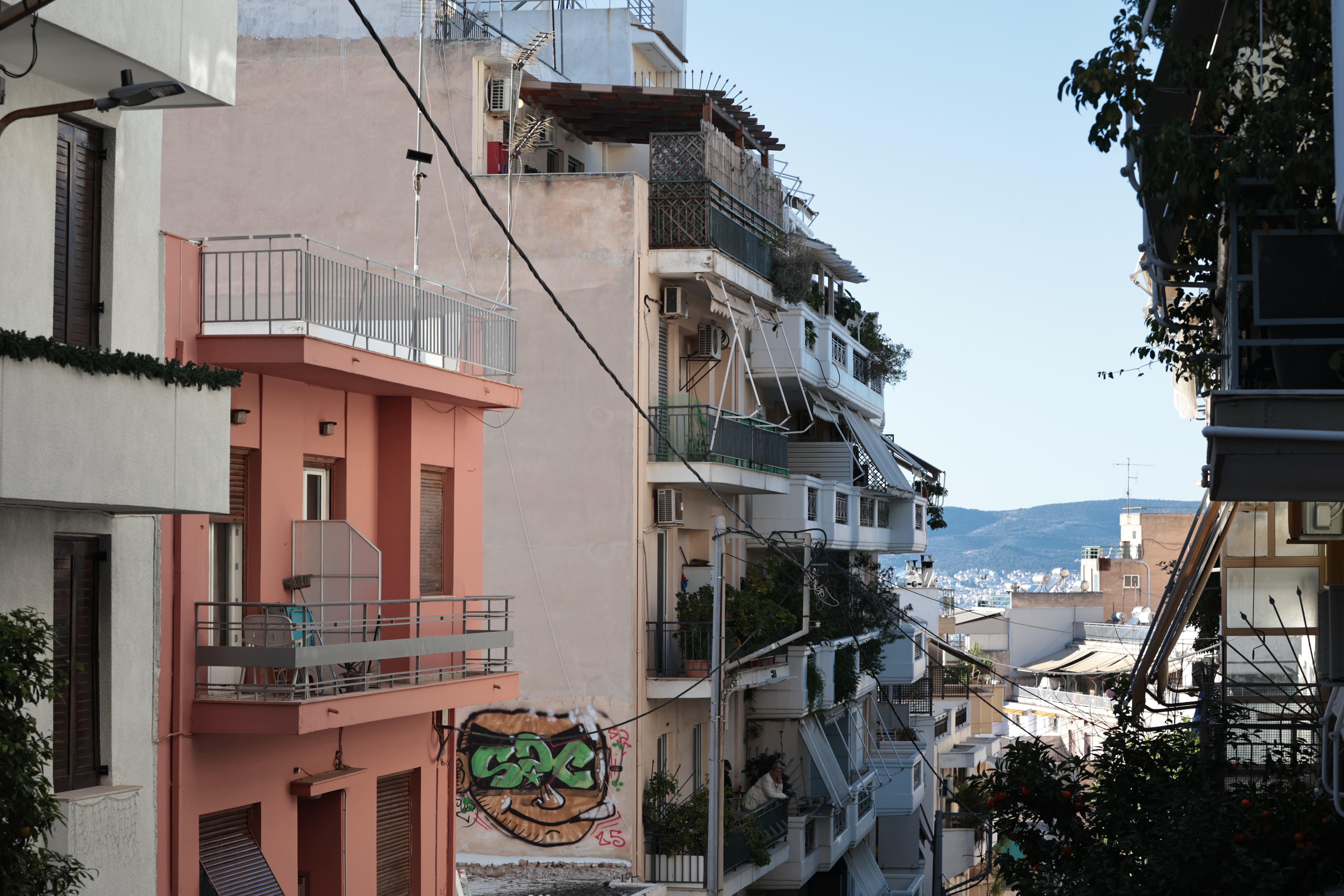 Κυψέλη: Το ιδιόχειρο σημείωμα του δράστη και αυτόχειρα – Νοσηλεύεται η 67χρονη-1