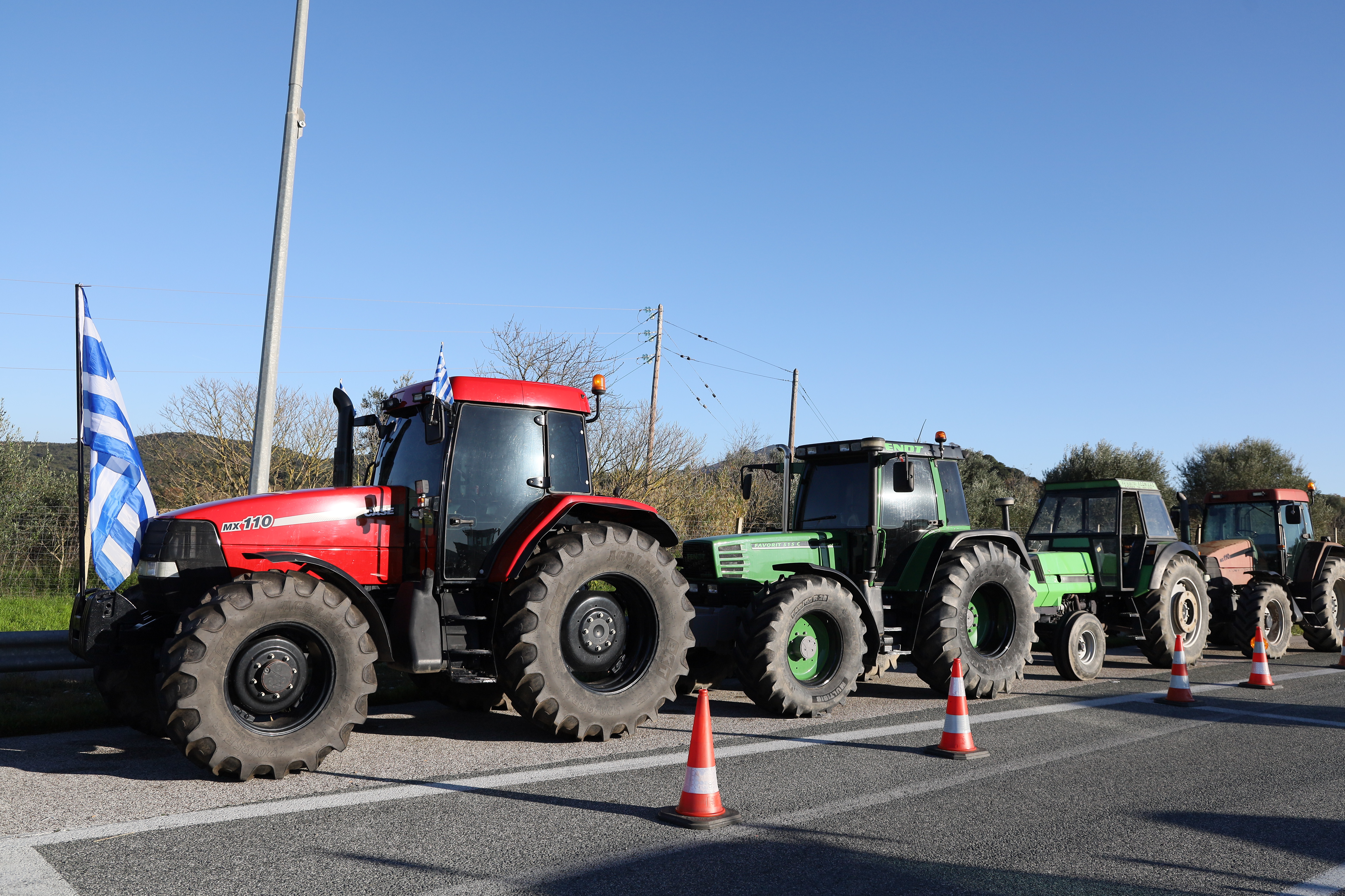 Αγροτικές κινητοποιήσεις: Κλειστές εθνικές οδοί και παρακαμπτήριοι, ουρές στα τελωνεία-4