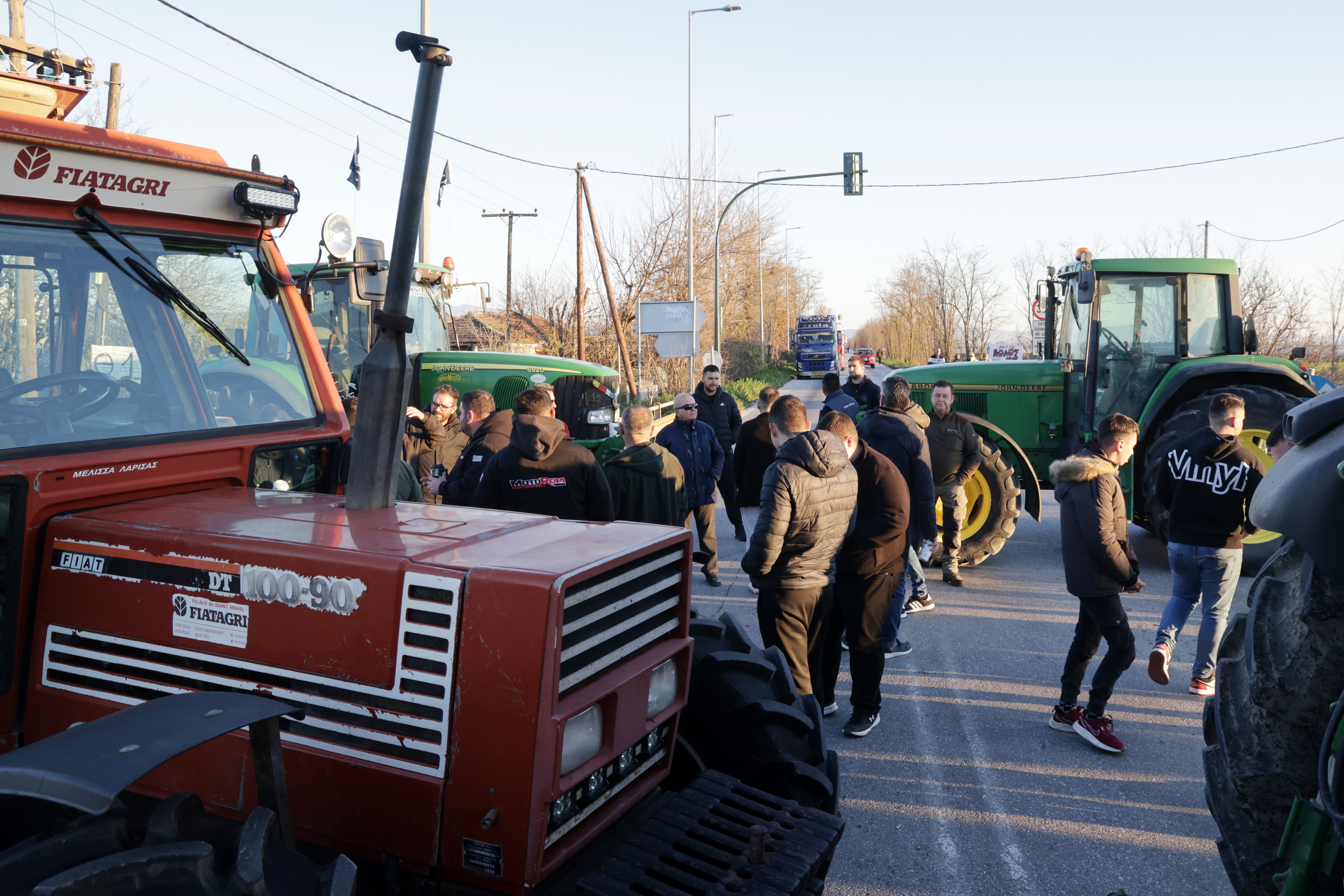 Αγροτικές κινητοποιήσεις: Κλειστές εθνικές οδοί και παρακαμπτήριοι, ουρές στα τελωνεία-1