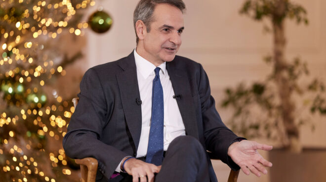 εντός-και-εκτός-η-ν-δ-επιστρέφει-στις-ρ-563999302