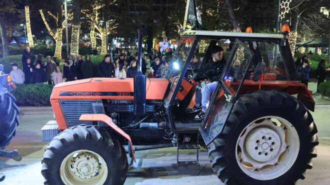 μπλόκα-μετ-εμποδίων-η-έξοδος-της-πρω-563999980