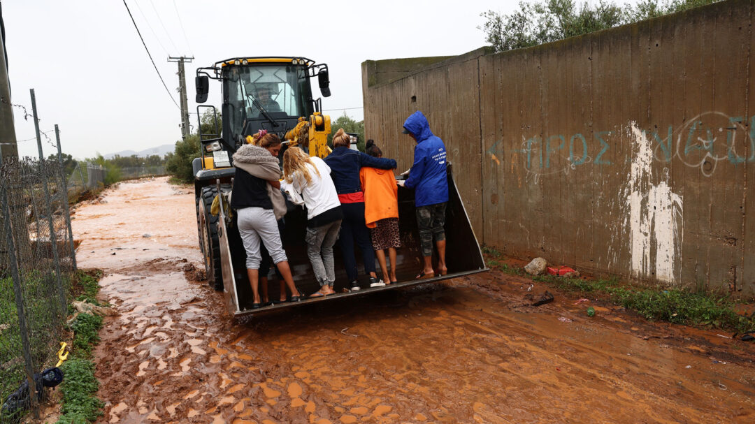 αντιπλημμυρικά-στα-όριά-τους-563961967