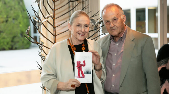 ζωγράφος-γλύπτης-designer-αποχαιρετισμός-σ-563996485