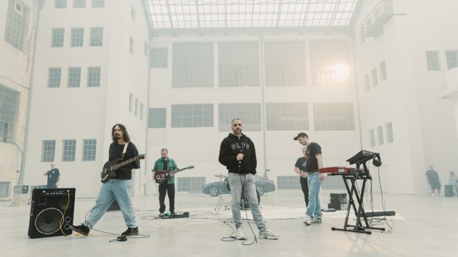 μουσική-και-ρίμες-που-τρέχουν-στη-φλέ-563953864