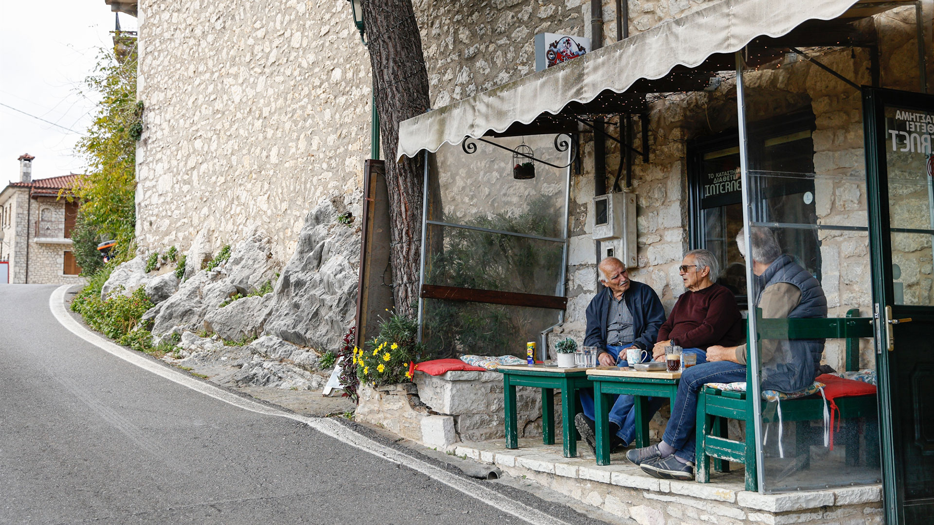 Μία χώρα με έρημα χωριά-1