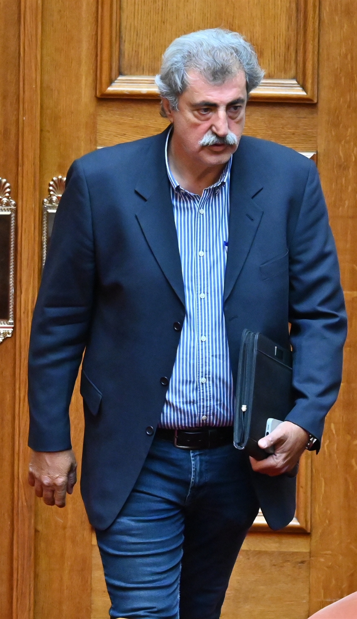 Θεωρείο: Πολλοί μνηστήρες-1