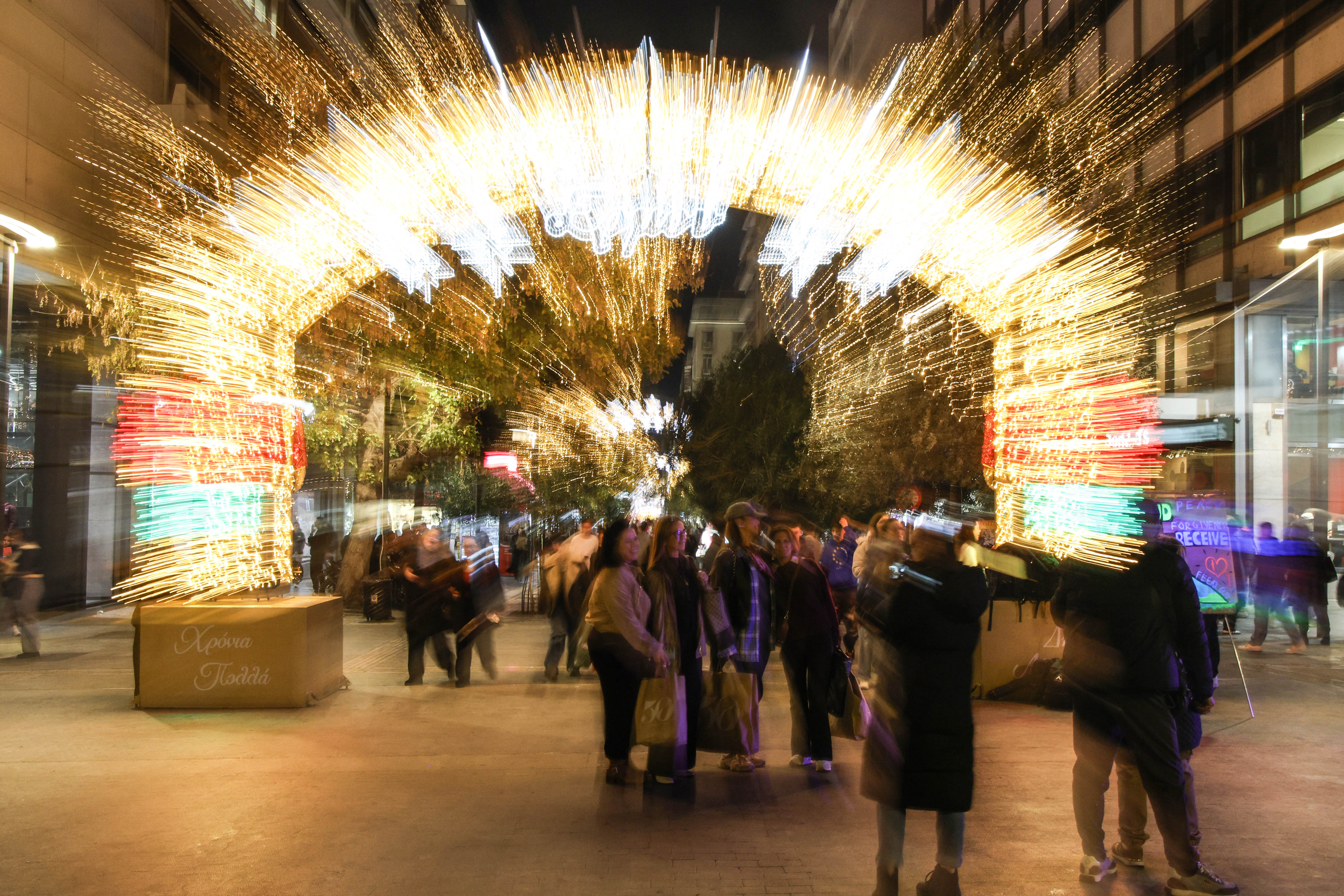 H άλλη Ερμού: Επιβιώνοντας στον 15ο ακριβότερο δρόμο του κόσμου-2