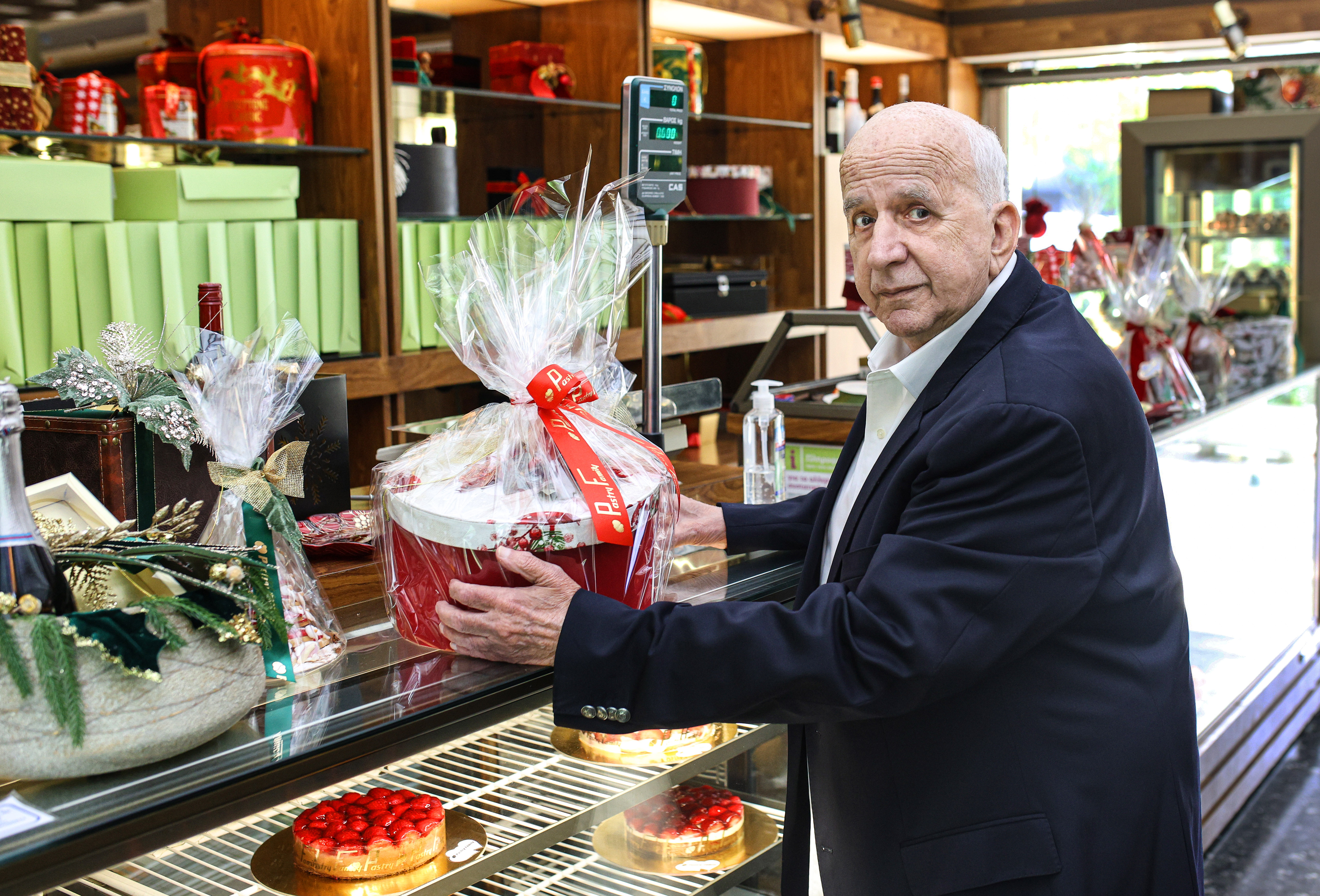 Μια ζωή πίσω από τον πάγκο, ακόμα και μετά τη σύνταξη-1