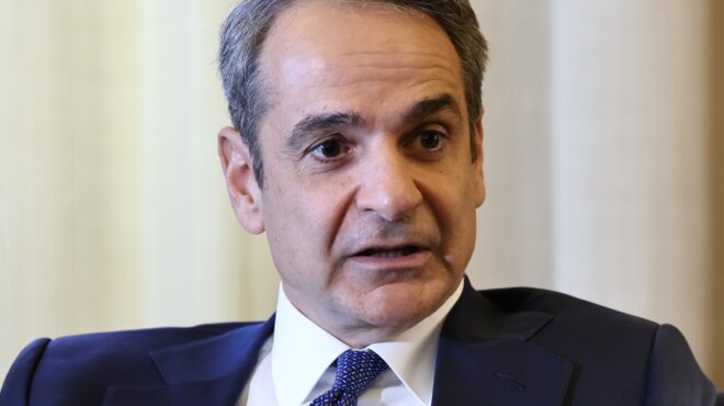 κυριάκος-μητσοτάκης-καναπέδες-563981908