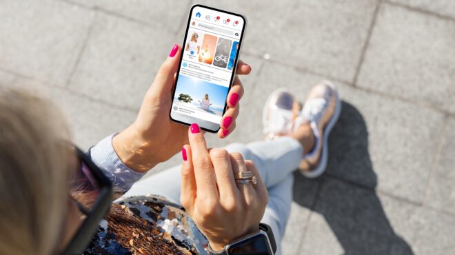 οι-ελληνες-μπαίνουν-στο-iντερνετ-από-563969872