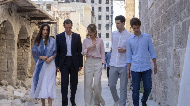 στη-χλιδή-οι-ασαντ-έναν-χρόνο-μετά-τη-φυ-563976844