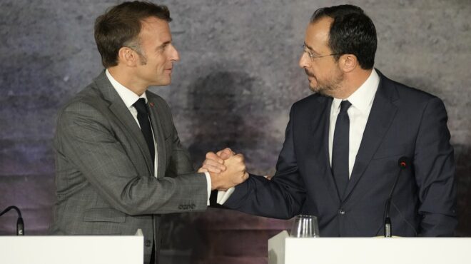 μακρόν-χριστοδουλίδης-υπογράφουν-σ-563975431