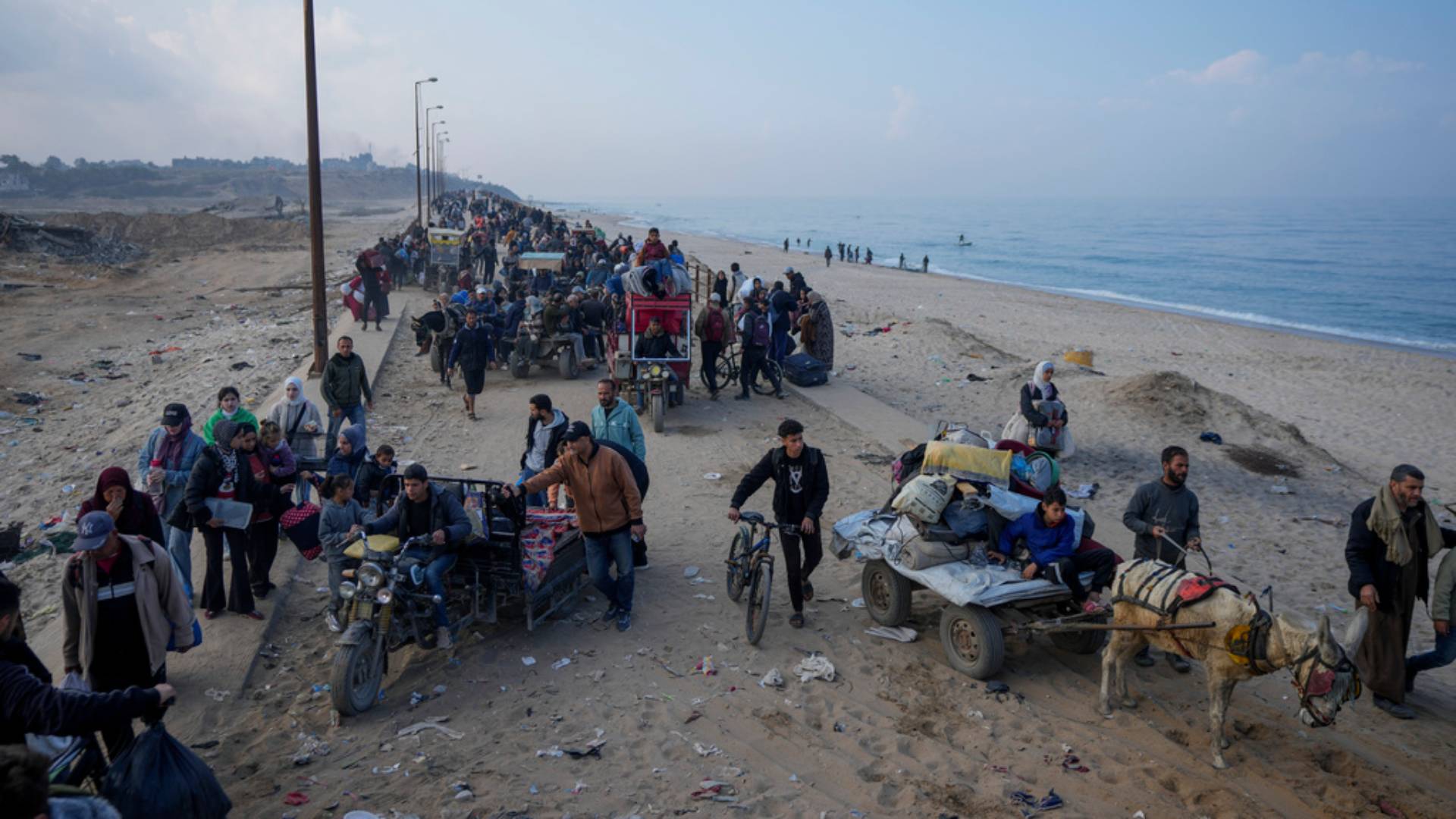 Το 2025 μέσα από 30 φωτογραφίες – Τα γεγονότα που σημάδεψαν τη χρονιά που πέρασε-3