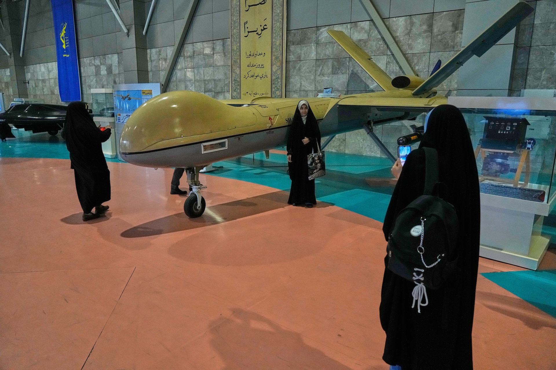 Ιράν: Επίδειξη «ανάκαμψης» με drones και πυραύλους-1