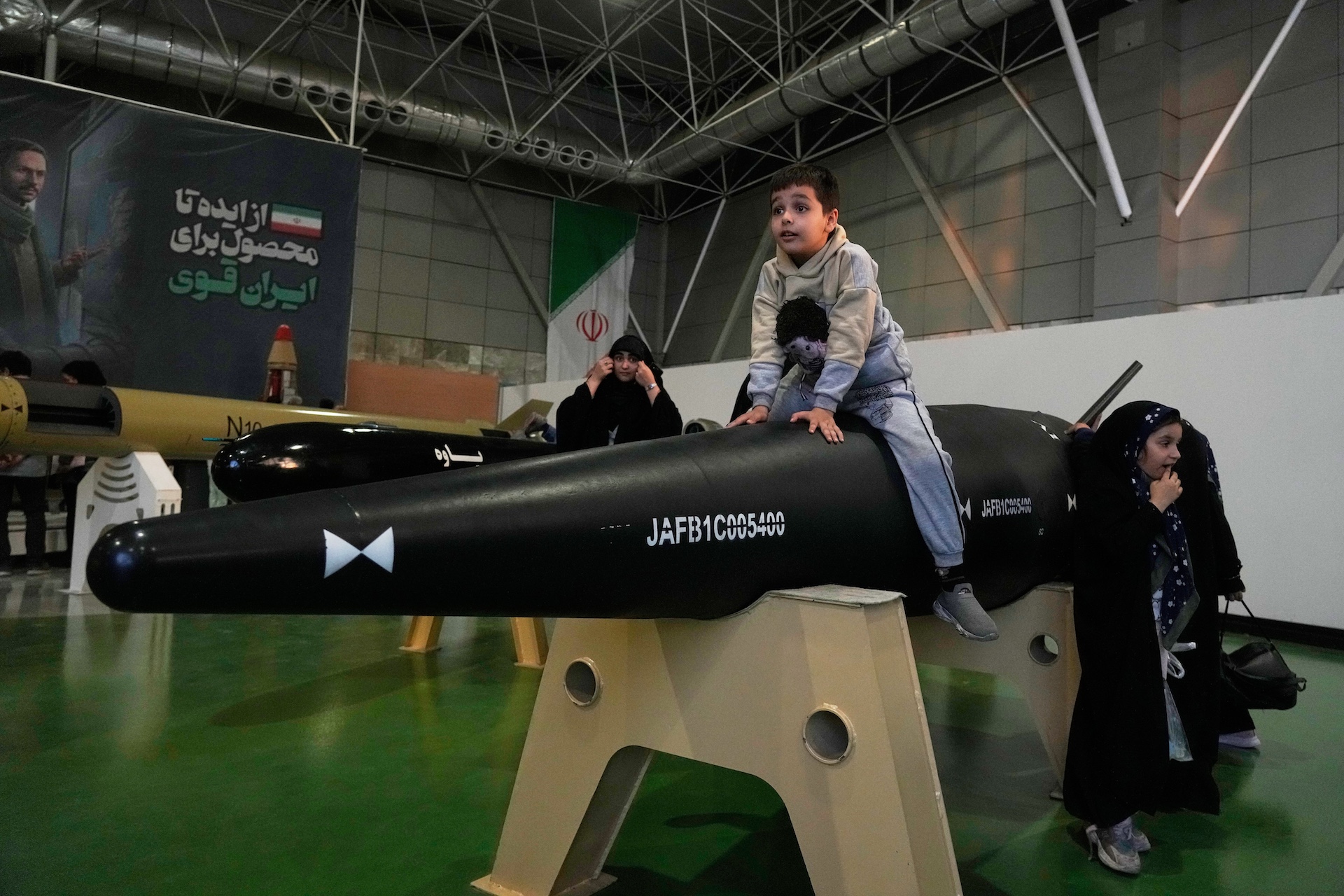 Ιράν: Επίδειξη «ανάκαμψης» με drones και πυραύλους-2