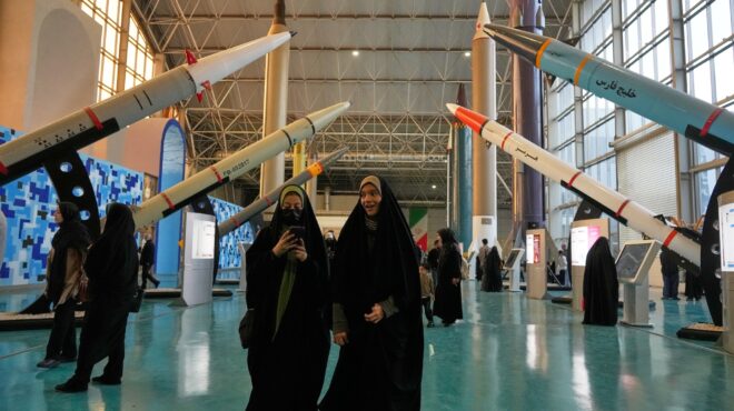 ιράν-επίδειξη-ανάκαμψης-με-drones-και-πυρ-563978368