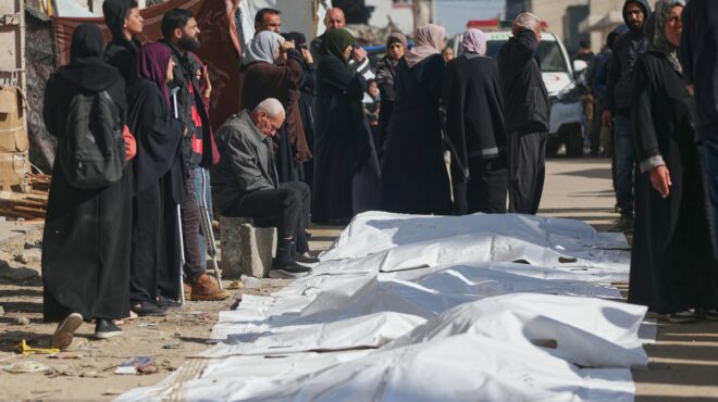 στη-γάζα-ανασύρουν-ακόμα-πτώματα-από-τ-563976916