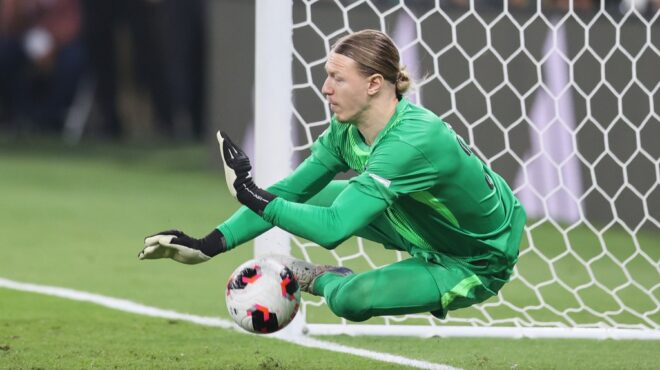 ο-ματβέι-σαφόνοβ-μιλάει-μόνο-με-τα-χέρι-563982502