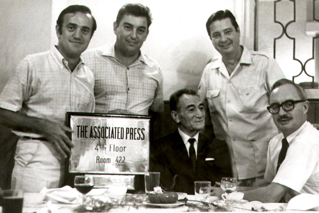 Πέθανε ο Πίτερ Αρνέτ: Το Πούλιτζερ για το Βιετνάμ, η συνέντευξη με τον Mπιν Λάντεν και τα ρεπορτάζ στην υπό επίθεση Βαγδάτη-3