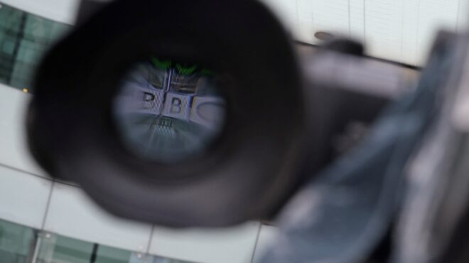 βρετανός-υπουργός-προτρέπει-το-bbc-να-σ-563978305